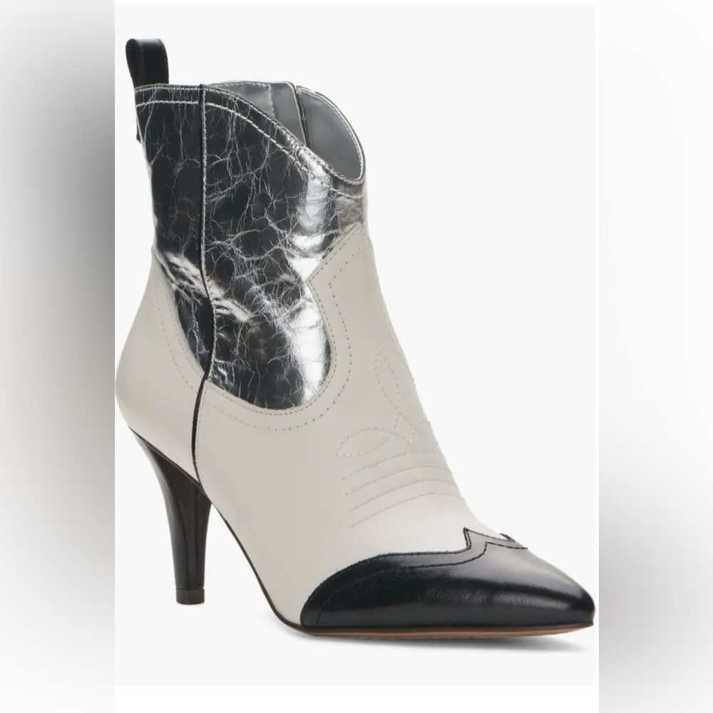 Vince Camuto Saiovell boots size 6.5 Black & silver Western leather boots 🖤🩶